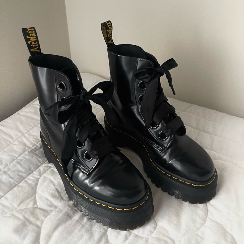 Ladies Dr Marten Jadon boots with ribbon laces